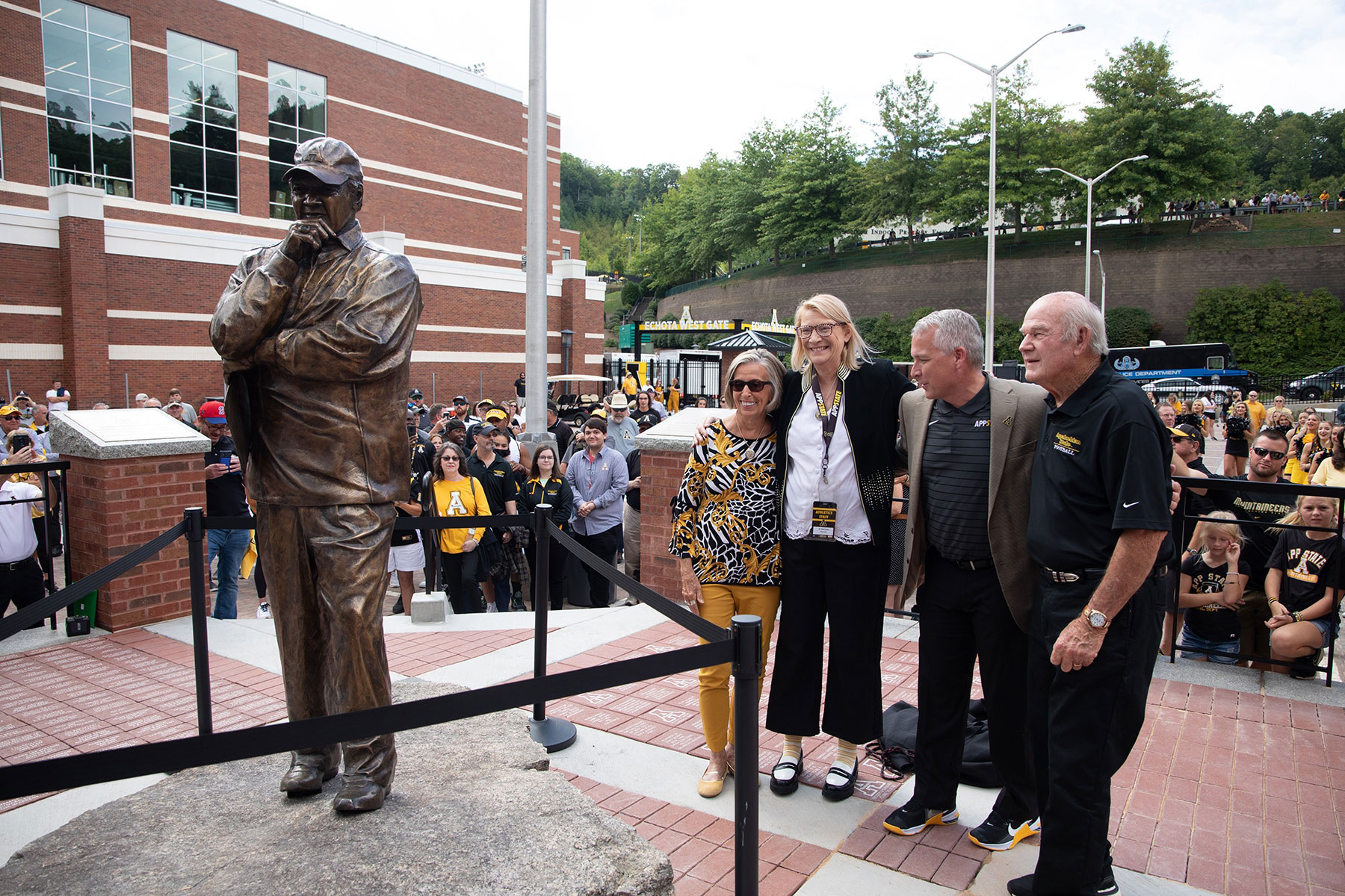 Jerry Moore statue