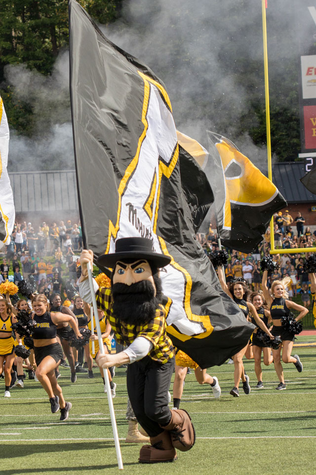 Mobile Background: Yosef at Game