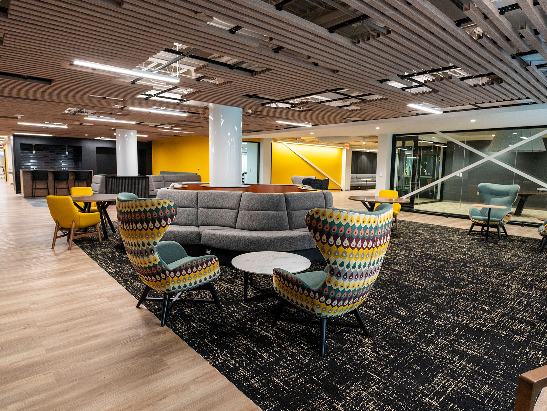 sOne of the updated second-floor lounge areas at App State Hickory for student use and relaxation.